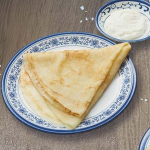 Pancakes with sour cream