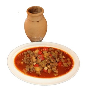 Тушеная курица в горшке