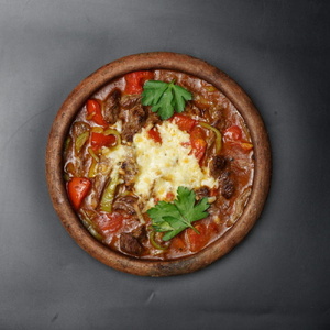 Гувеч тава говяжий с сыром