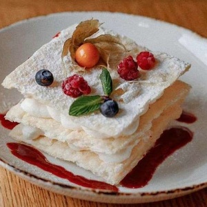 Мильфей с ягодами