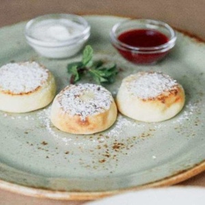 Сырники со сметаной