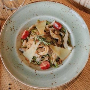 Феттучини с цыпленком и песто