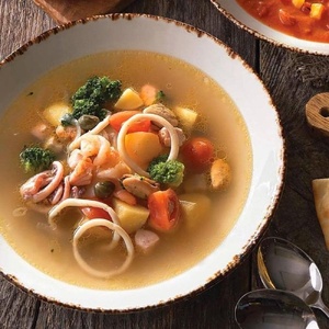 Домашняя похлебка с морепродуктами и овощами