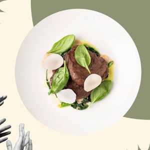 Beef tenderloin, spinach and pepper sauce