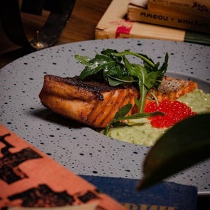 Salmon steak with ptitim pasta