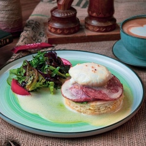 Egg Benedict with ham