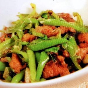 №104 Lamb with hot pepper