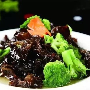 №37 Crispy broccoli with tree mushrooms