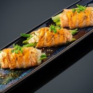 Mini roll in salmon