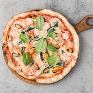 Pizza with seafood
