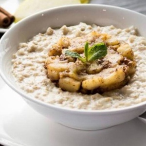  Oatmeal porridge with alternative milk