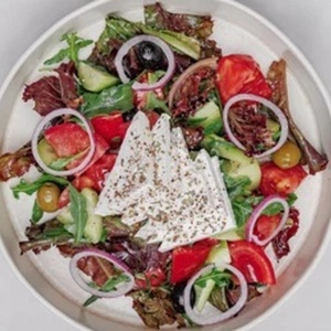  Салат Греческий с сербской брынзой