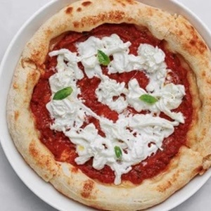 Фокаччо/ Страчеттела/томатная сальса/ трюфелное масло