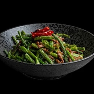 Большая тарелка фасоли с мясом 干煸四季豆