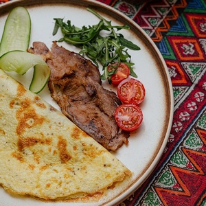 Омлет с мясом и овощами