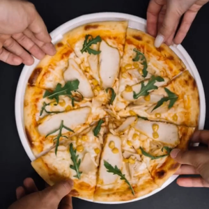 Pizza with chicken and mushrooms