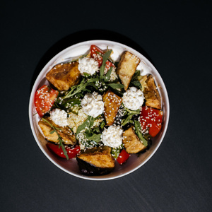 Salad with crispy eggplant