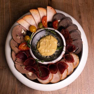 Ассорти из мясных нарезок