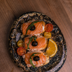 Брускетта с тунцом