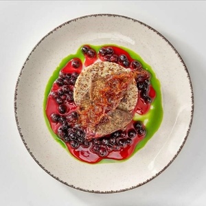 Говяжья печень с киноа и карамельным луком