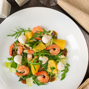 Рукола с креветками