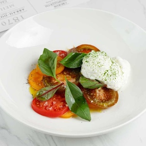 Буррата с карпаччо из томатов 