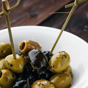 Оливки к вину