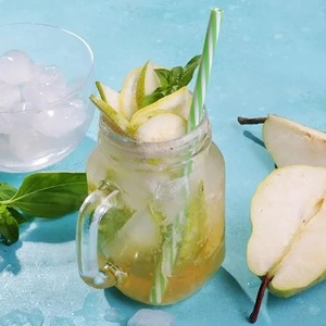 Лимонад с грушей и гвоздикой