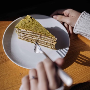 Honey pistachio cake