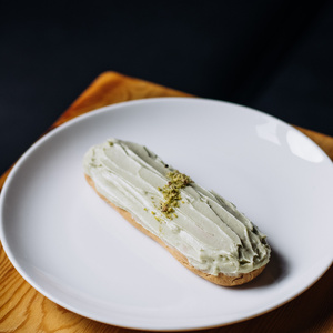Pistachio eclair