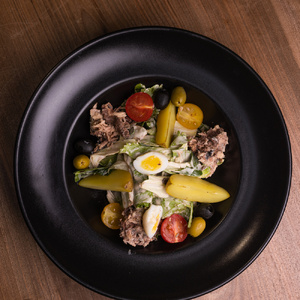 Французский салат с тунцом 