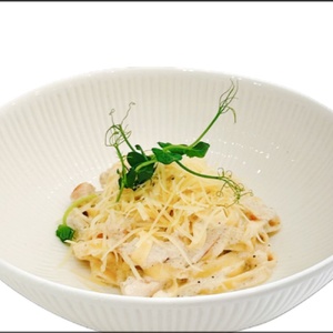 Tagliatelli with chicken and mushrooms