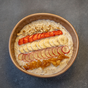 OATMEAL WITH COCONUT MILK AND BANANA