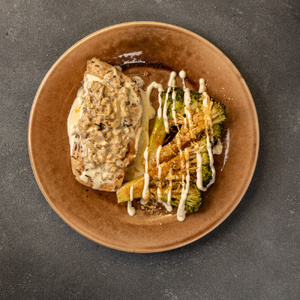 CHICKEN FILLET WITH BROCCOLI