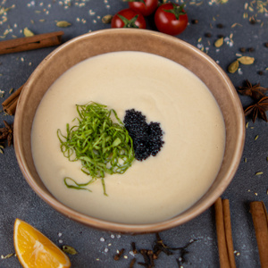 CREAM SOUP OF CAULIFLOWER AND BLACK CAVIAR