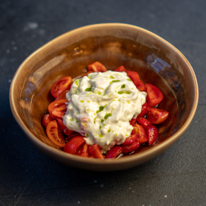 STRAWBERRY AND STRACCATELLA CHEESE