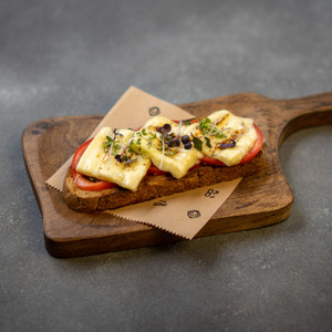  BRUSCHETTA WITH FRIED HALLOUMI CHEESE