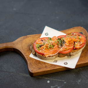BRUSCHETTA WITH LIGHTLY SALTED SALMON