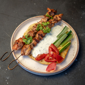  CHICKEN FILLET ON SKEVOKES