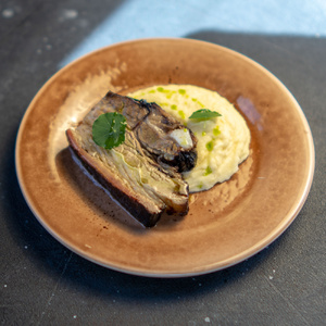 BEEF RIBS WITH MASHED POTATOES