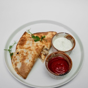 Quesadilla with chicken and mushrooms