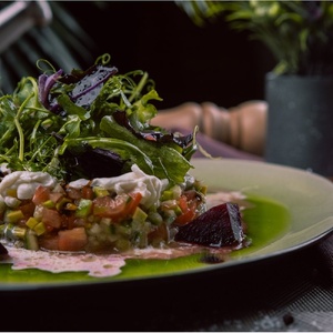 Тартар со страчателлой и овощами