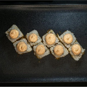 Бонито с жареным лососем