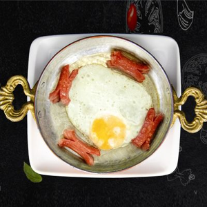 Яйцо с сосисками