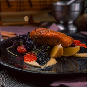 Стейк из Лосося в икорном соусе