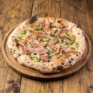  Pizza Bianca with turkey ham and mushrooms