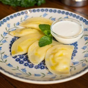 Dumplings with cottage cheese and sour cream