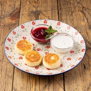 Ricotta Cheesecakes with Sour Cream and Jam