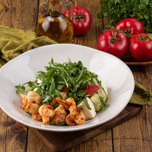  Salad with shrimp, avocado and mozzarella