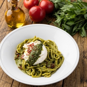  Spaghetti with Burrata and Pesto Sauce